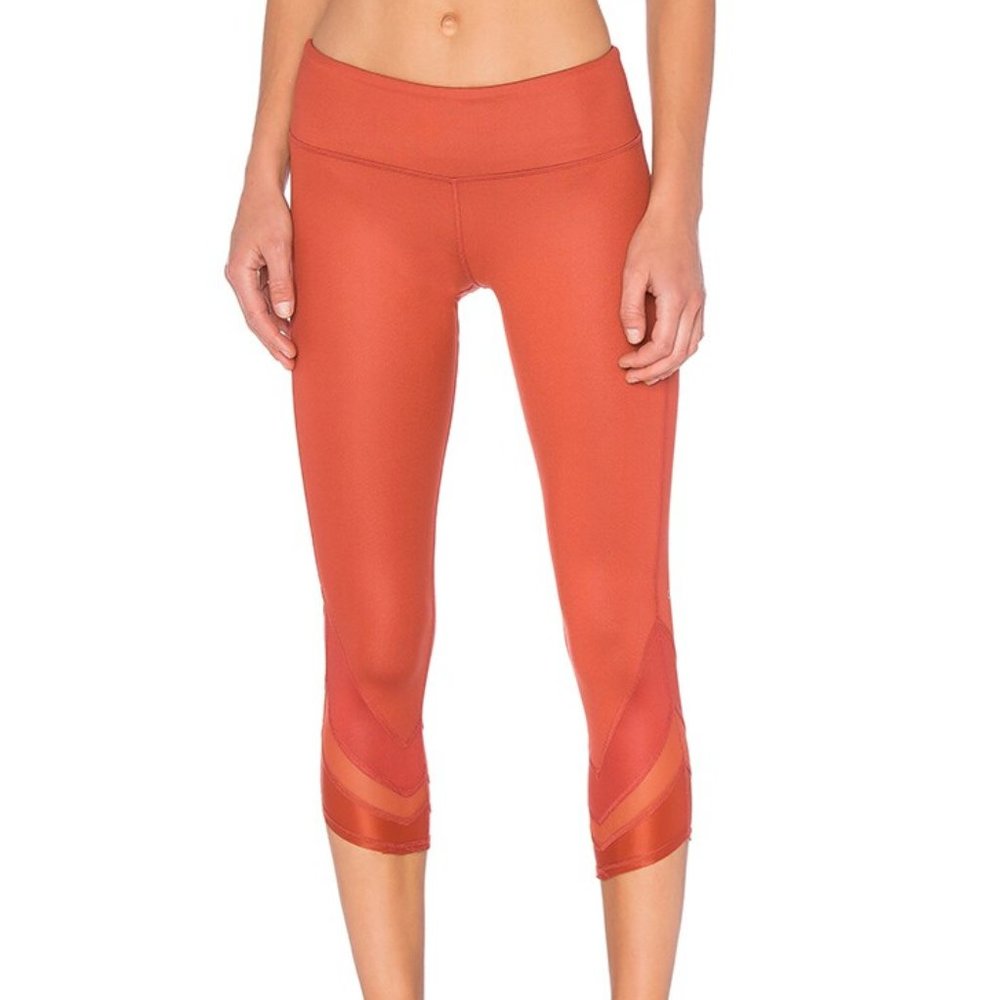 ALO Yoga Edge Capri Sunbaked Glossy Orange Mesh Leggings Cropped Sz Medium